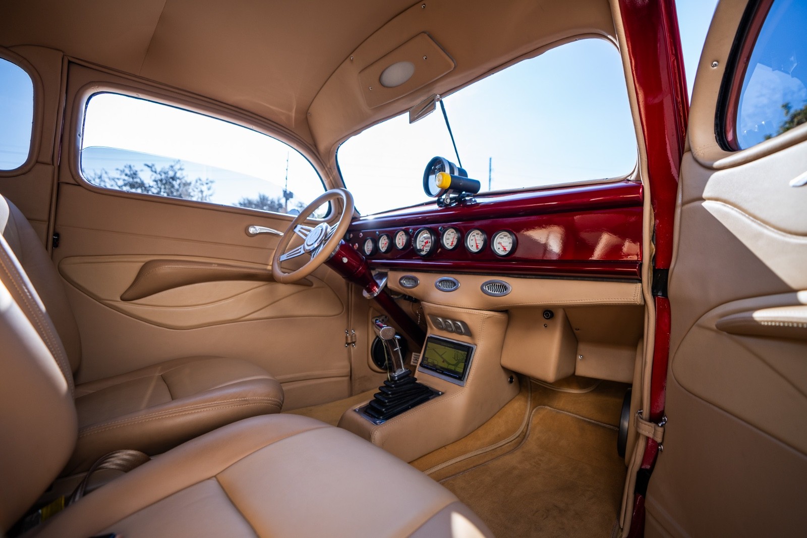 Ford-Humpback-1937-Sedan-25