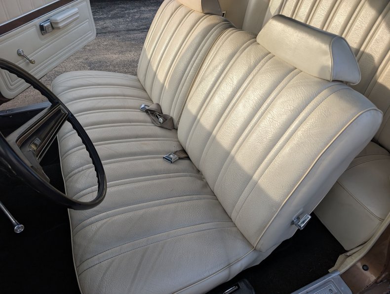 Ford-Ltd-1972-Gold-Cream-Beige-16