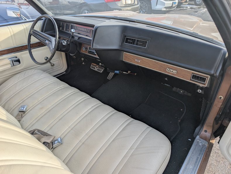 Ford-Ltd-1972-Gold-Cream-Beige-19