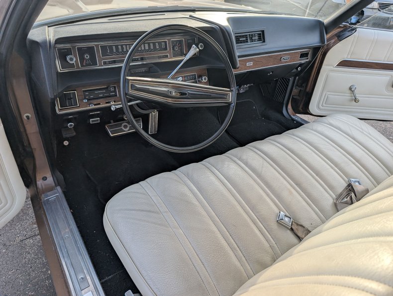 Ford-Ltd-1972-Gold-Cream-Beige-6