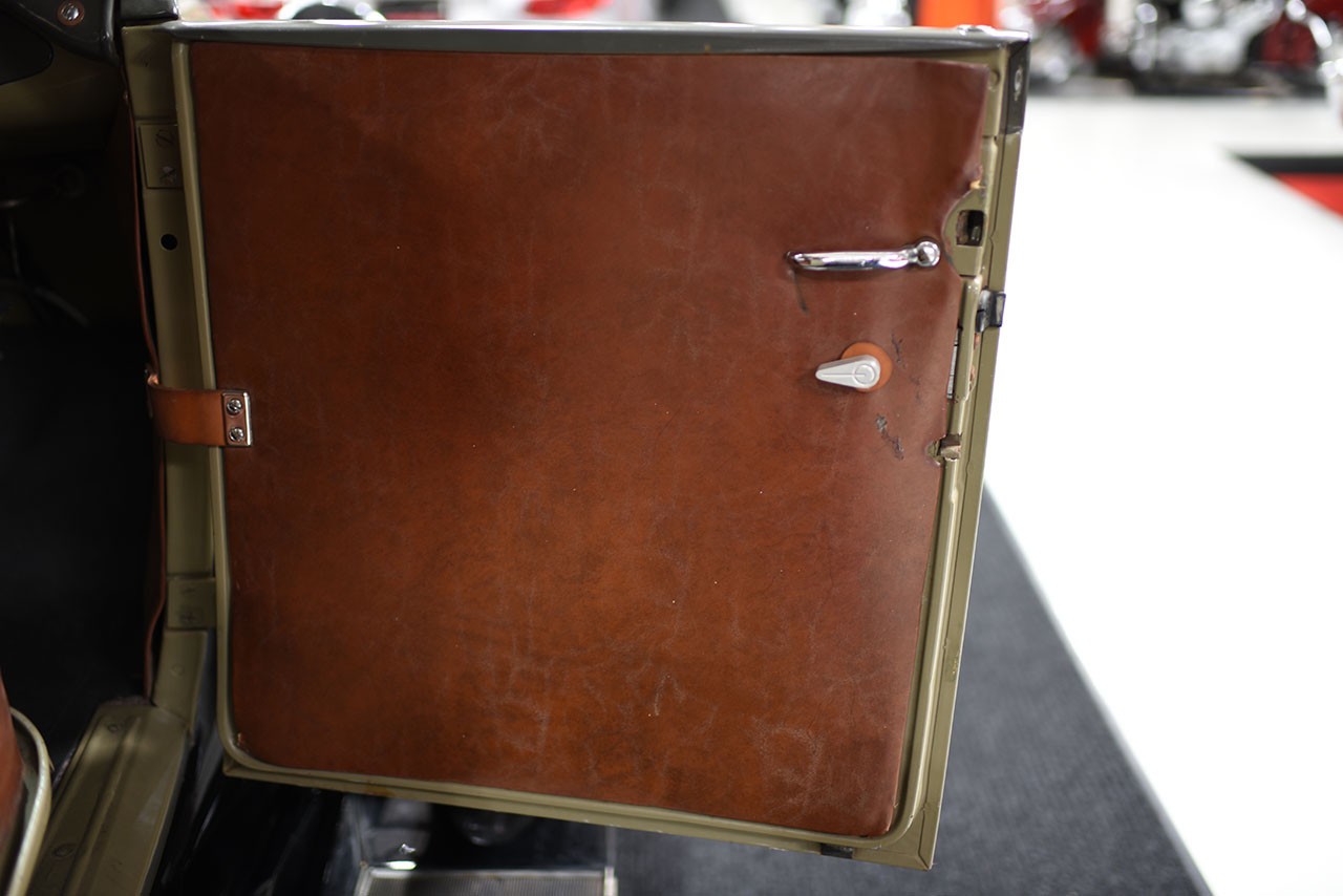 Ford-Model-A-1928-Convertible-17