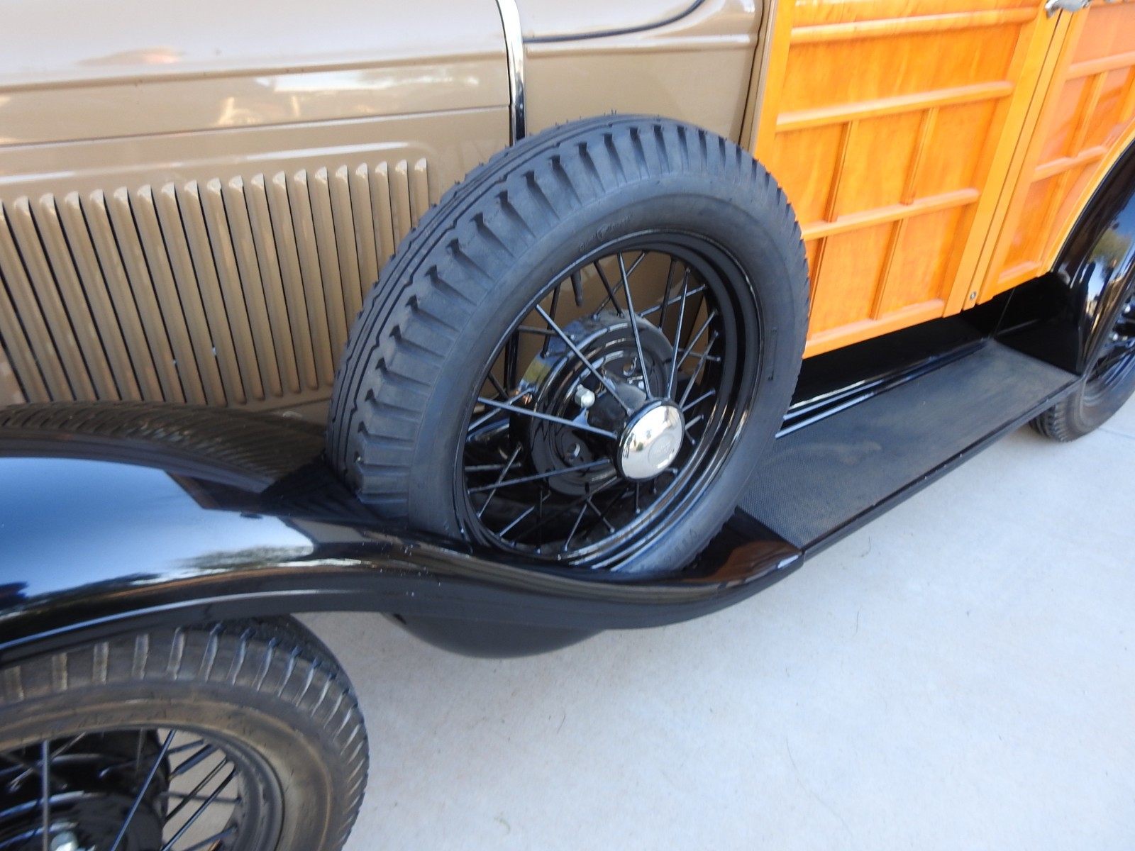 Ford-Model-A-Woody-Estate-Wagon-1930-Woody-Wagon-10