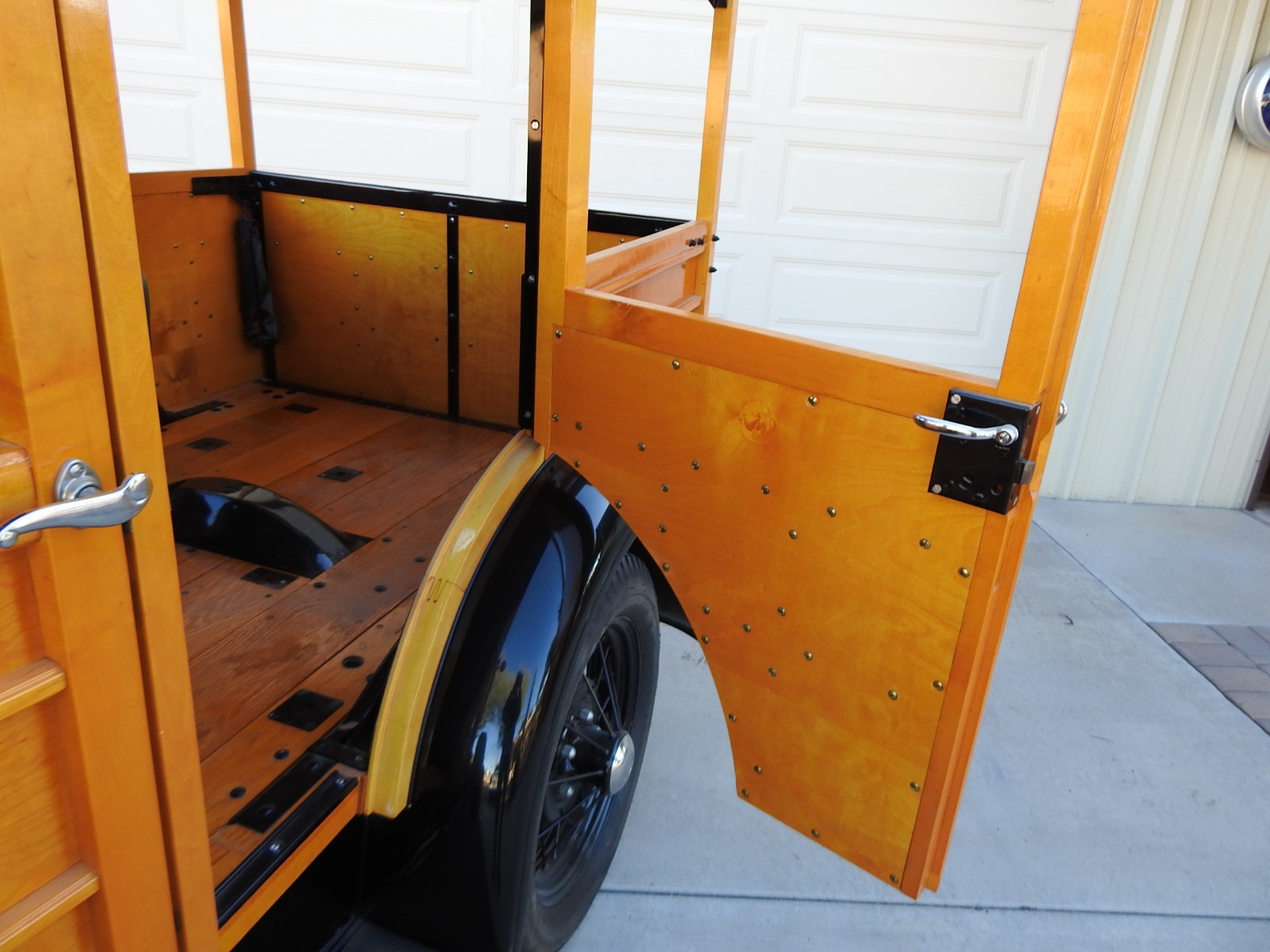 Ford-Model-A-Woody-Estate-Wagon-1930-Woody-Wagon-17