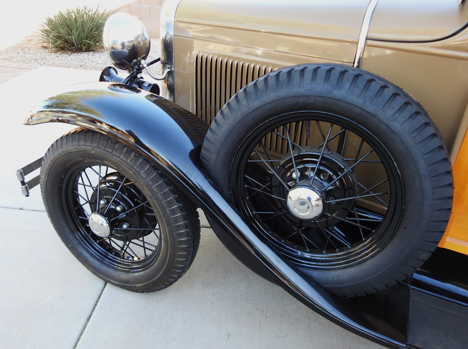 Ford-Model-A-Woody-Estate-Wagon-1930-Woody-Wagon-9