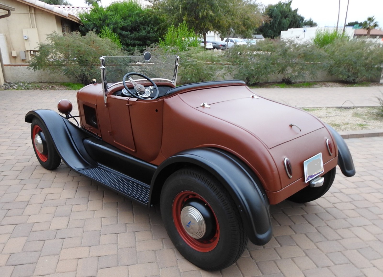 Ford-Model-T-Hot-Rod-Roadster-1927-1927-Ford-Model-T-Hot-Rod-Roadster-2