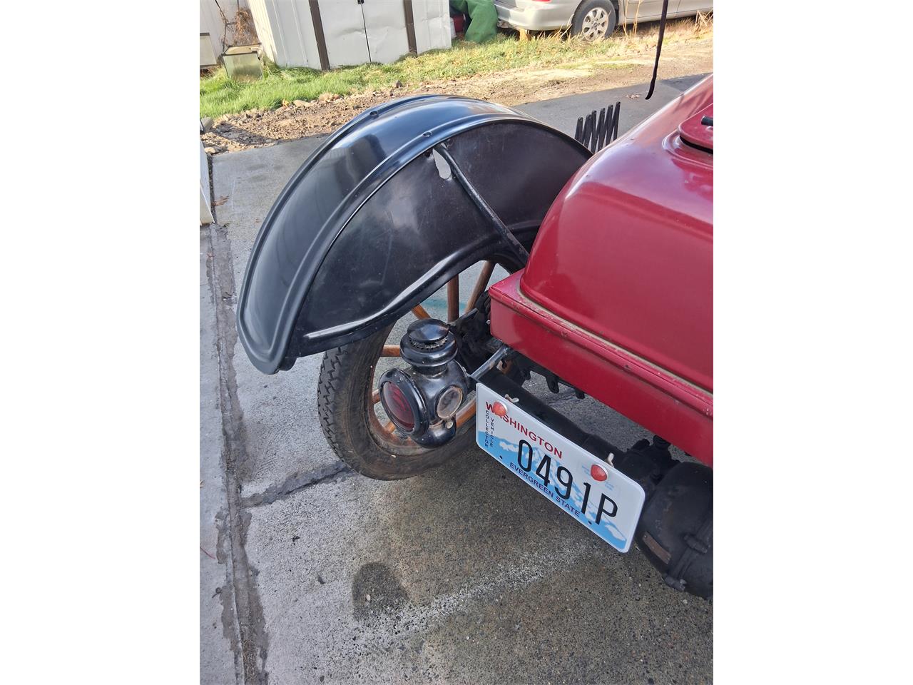 Ford-Model-t-1919-Black-and-Red-Black-10