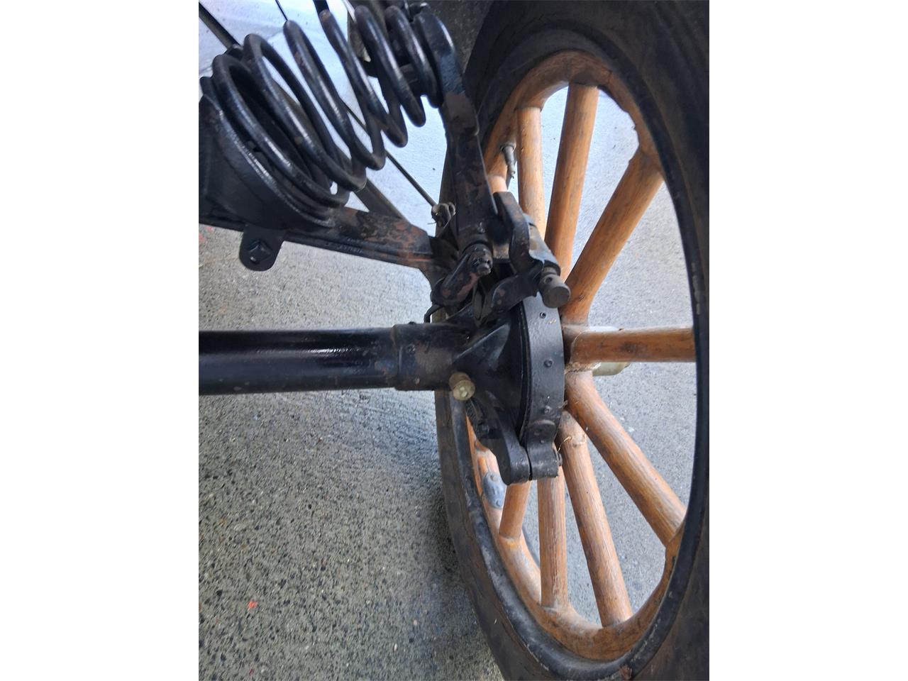 Ford-Model-t-1919-Black-and-Red-Black-11