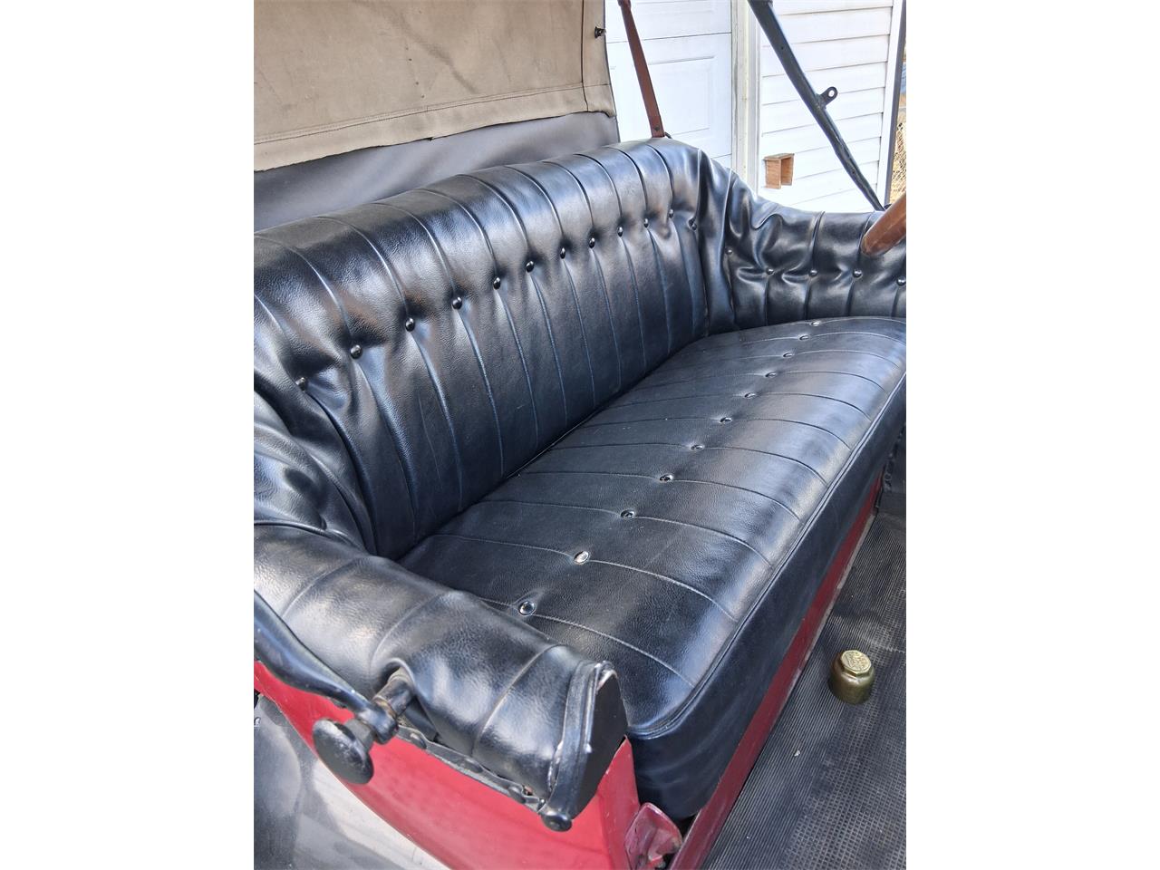 Ford-Model-t-1919-Black-and-Red-Black-12