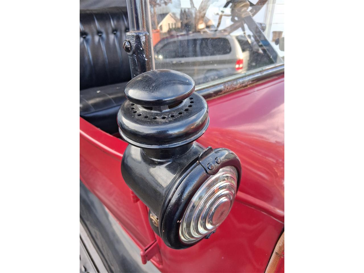 Ford-Model-t-1919-Black-and-Red-Black-13