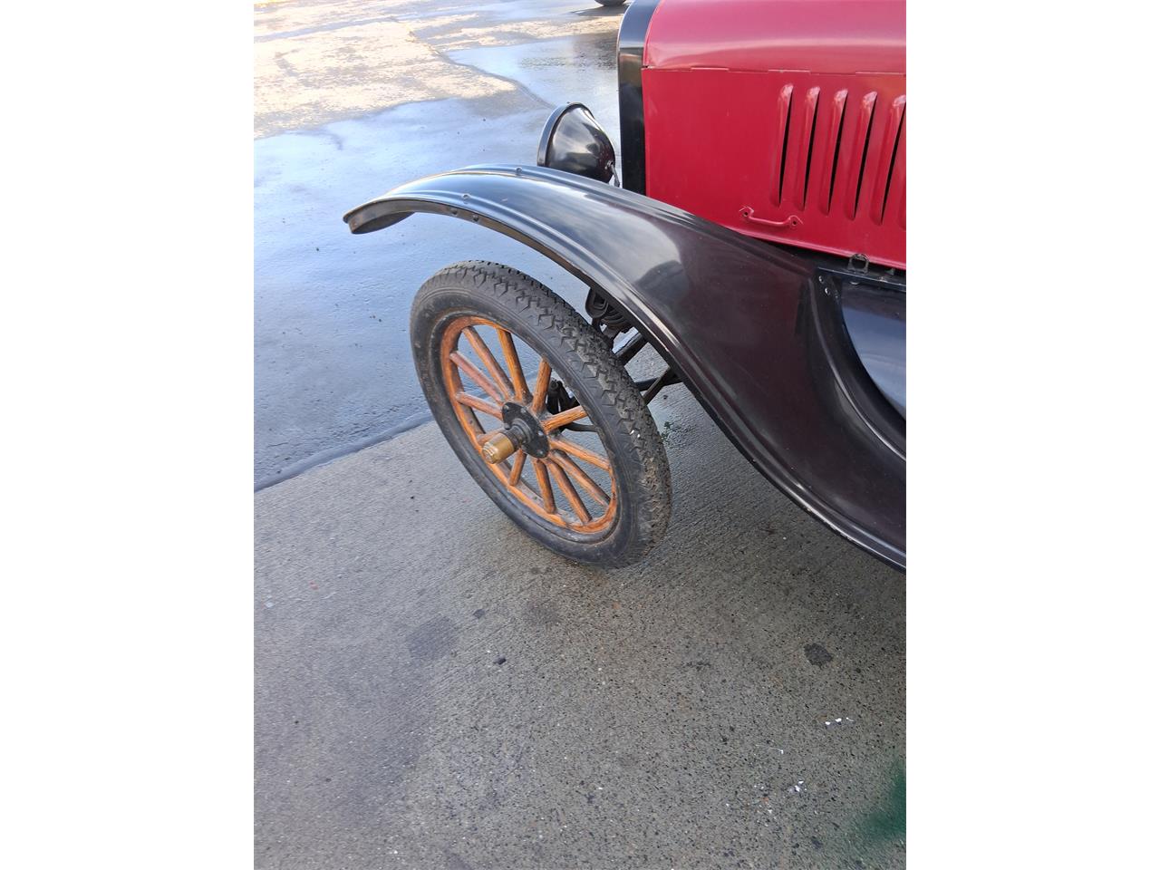 Ford-Model-t-1919-Black-and-Red-Black-15