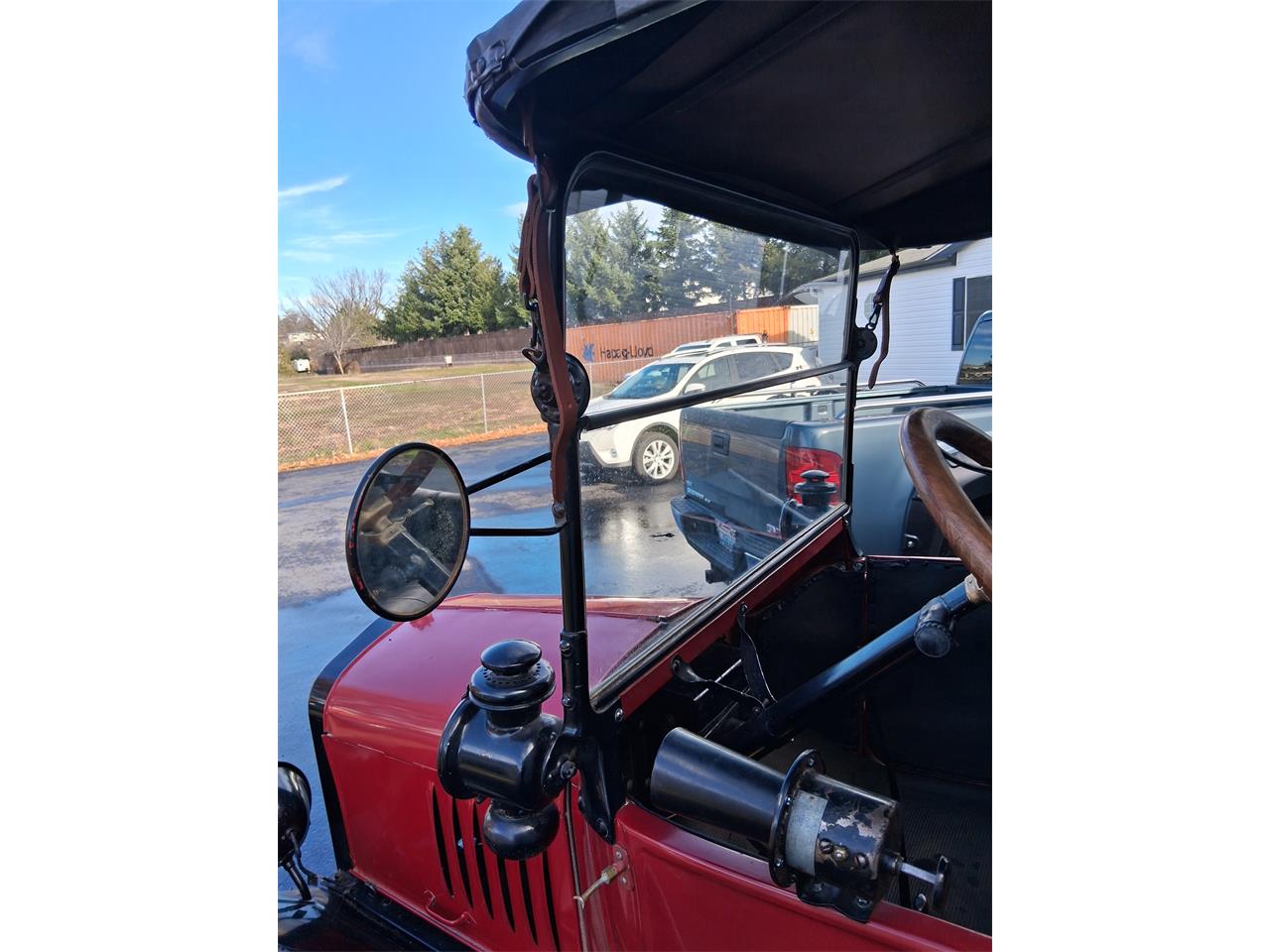 Ford-Model-t-1919-Black-and-Red-Black-17