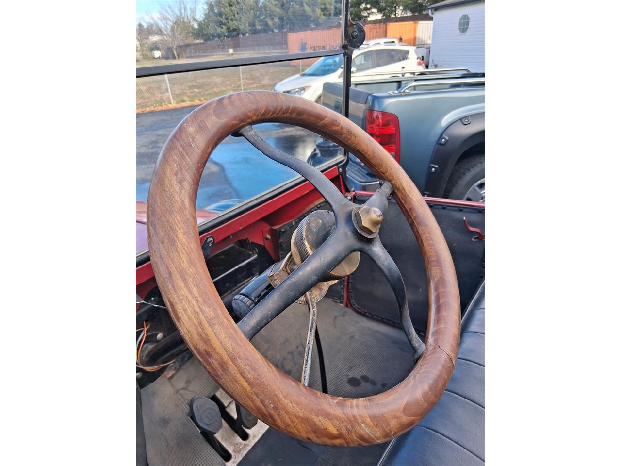 Ford-Model-t-1919-Black-and-Red-Black-18