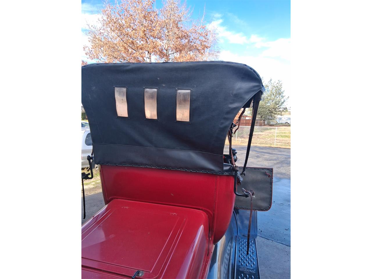 Ford-Model-t-1919-Black-and-Red-Black-2