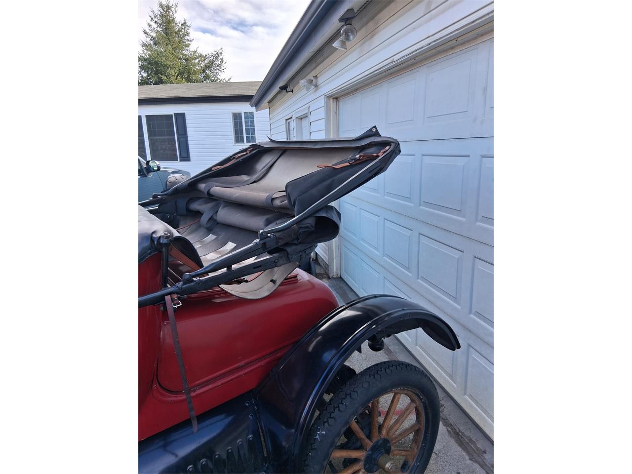 Ford-Model-t-1919-Black-and-Red-Black-21