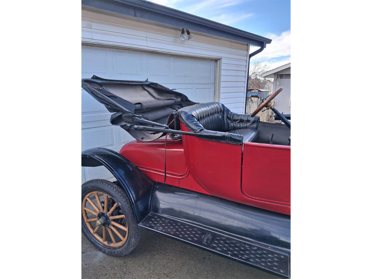 Ford-Model-t-1919-Black-and-Red-Black-23