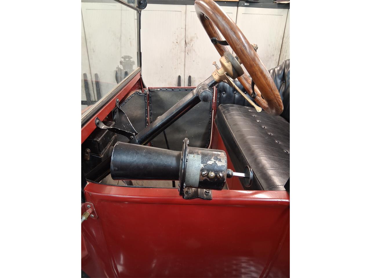 Ford-Model-t-1919-Black-and-Red-Black-26