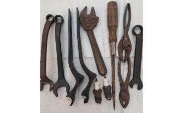 Ford-Model-t-1919-Black-and-Red-Black-27