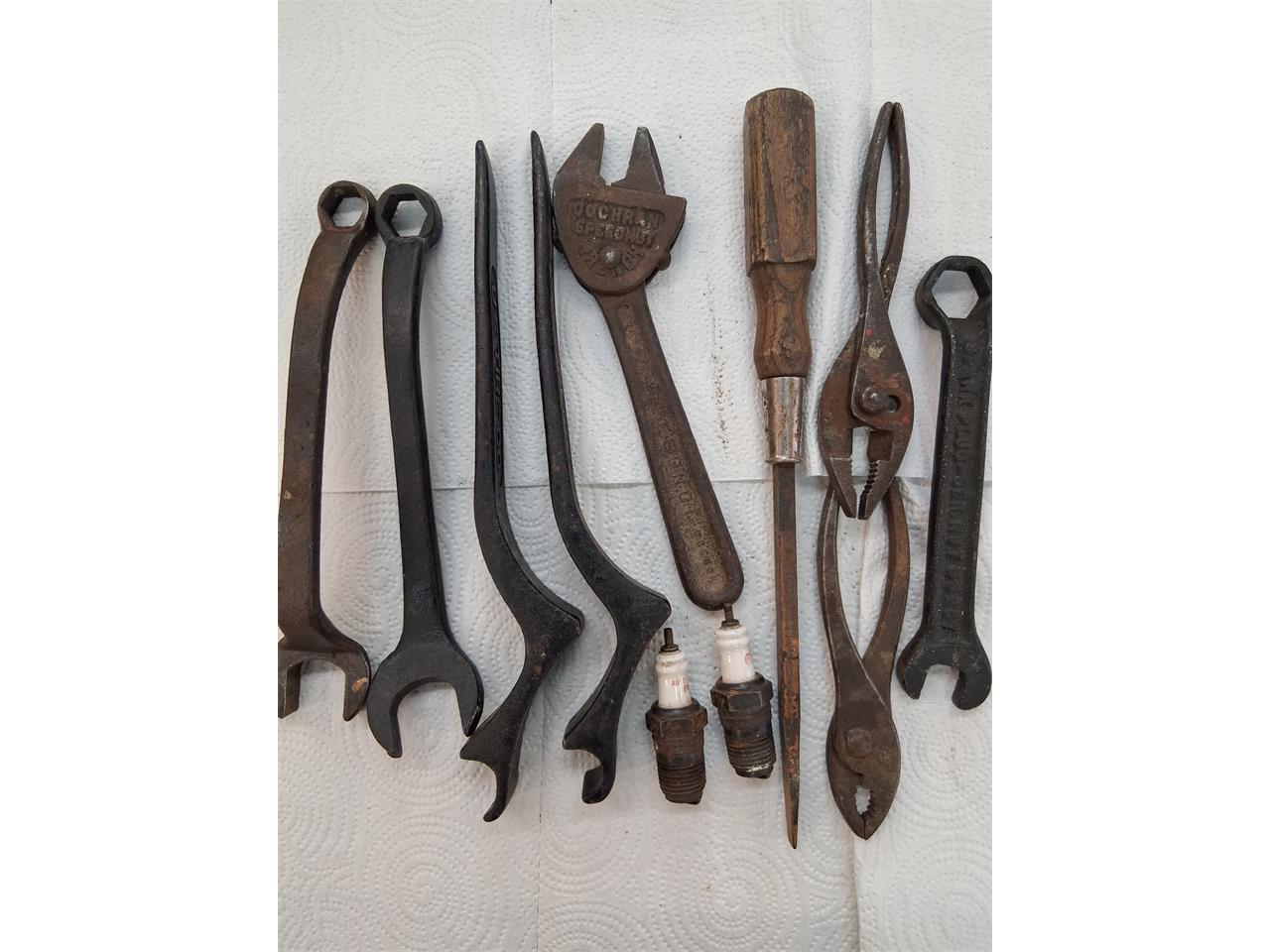 Ford-Model-t-1919-Black-and-Red-Black-27