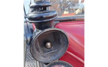 Ford-Model-t-1919-Black-and-Red-Black-33