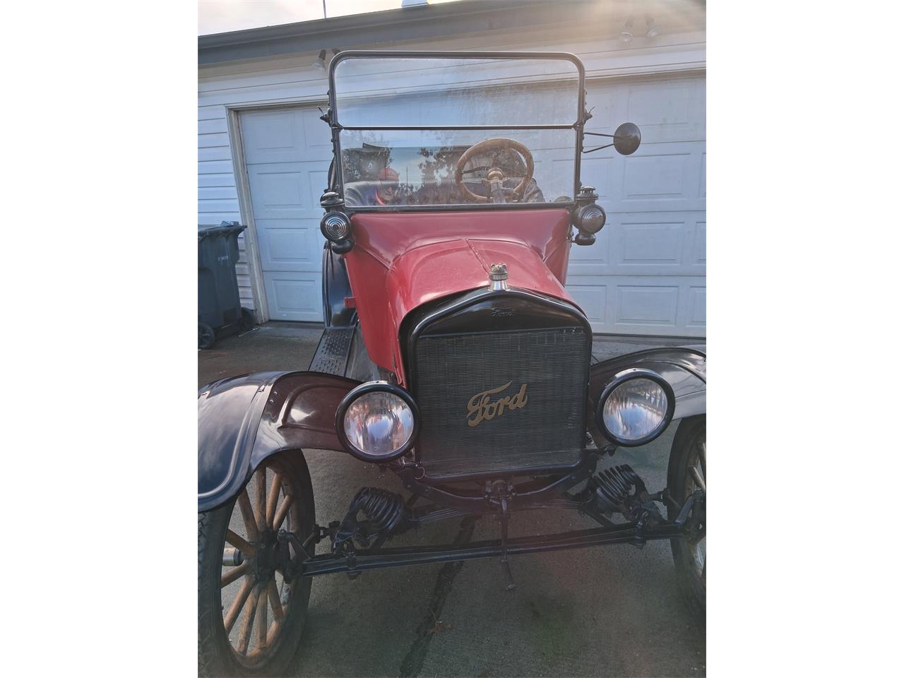 Ford-Model-t-1919-Black-and-Red-Black-8