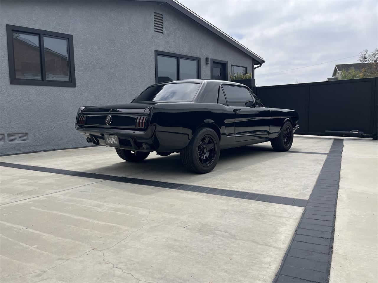 Ford-Mustang-1965-Black-Black-12