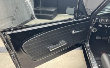 Ford-Mustang-1965-Black-Black-18