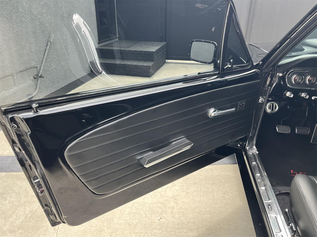 Ford-Mustang-1965-Black-Black-18