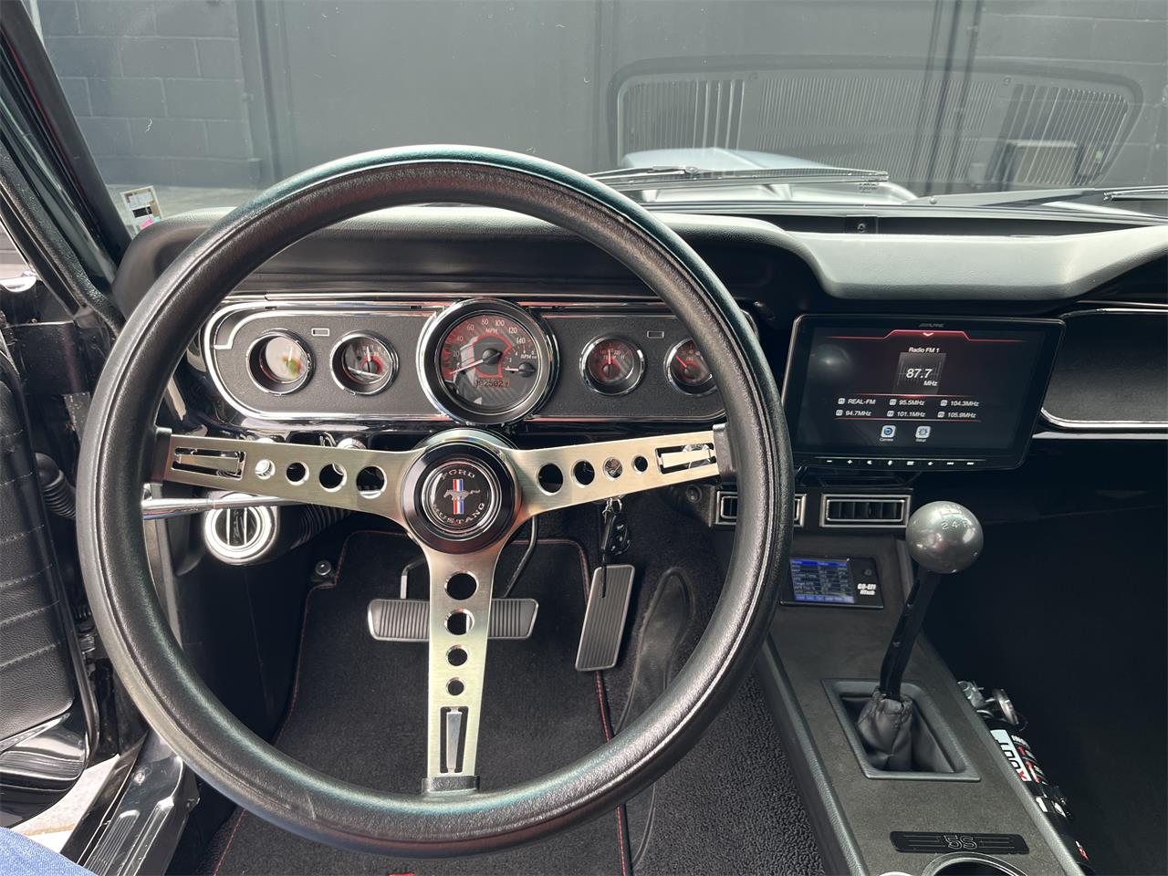 Ford-Mustang-1965-Black-Black-2