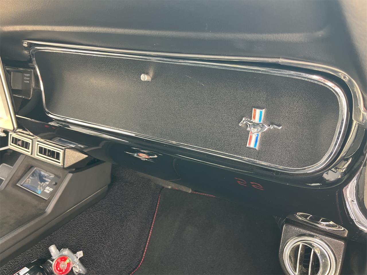 Ford-Mustang-1965-Black-Black-3