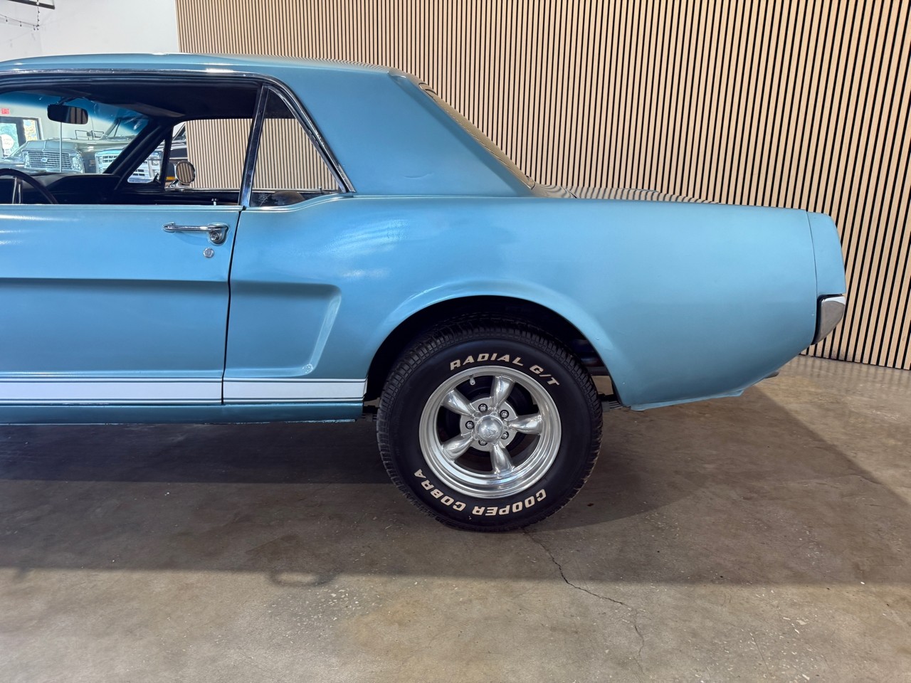 Ford-Mustang-1965-Classic-Car-11