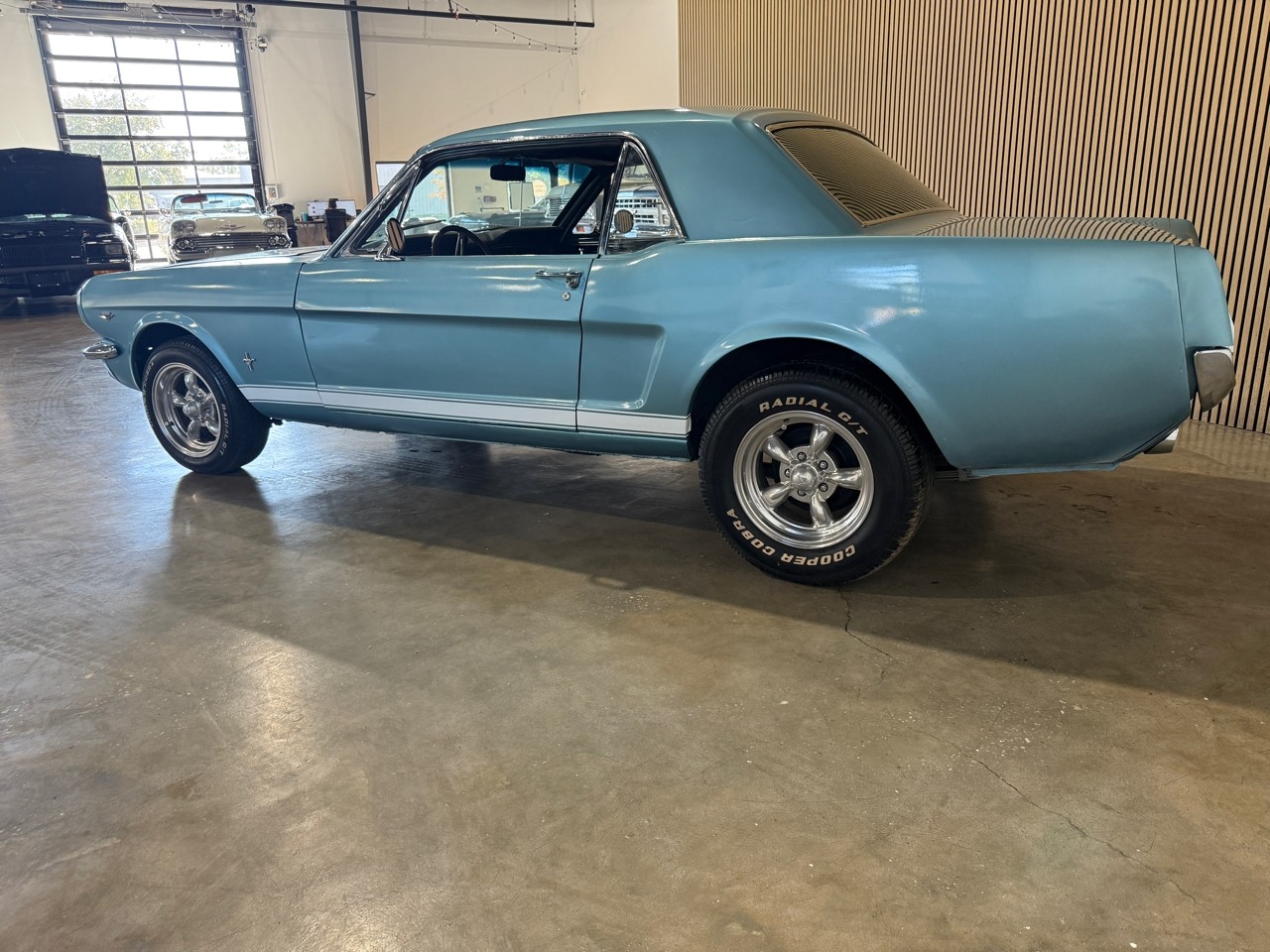 Ford-Mustang-1965-Classic-Car-12