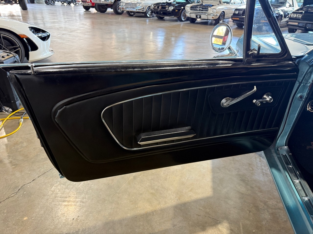 Ford-Mustang-1965-Classic-Car-21