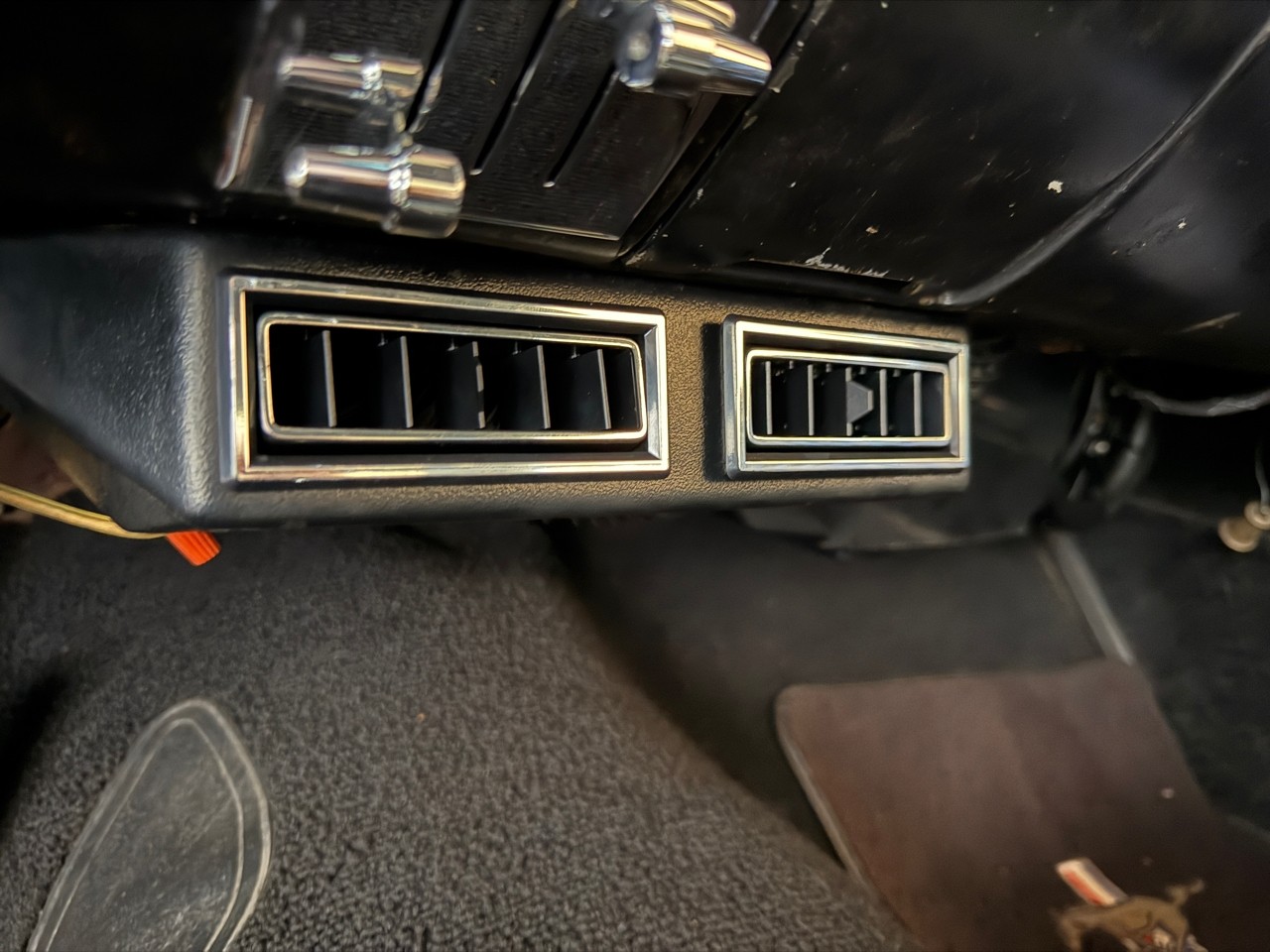 Ford-Mustang-1965-Classic-Car-24