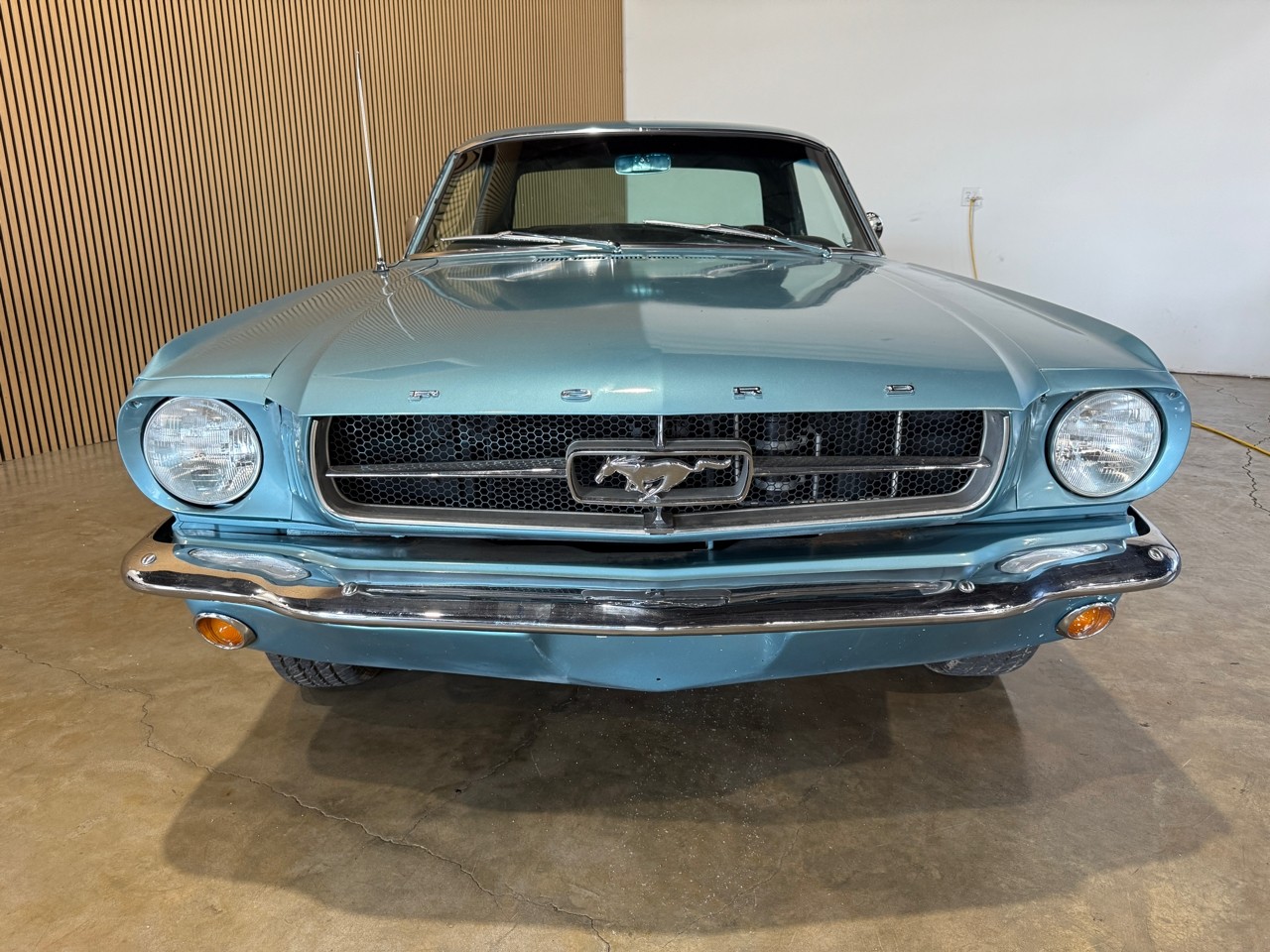 Ford-Mustang-1965-Classic-Car-3