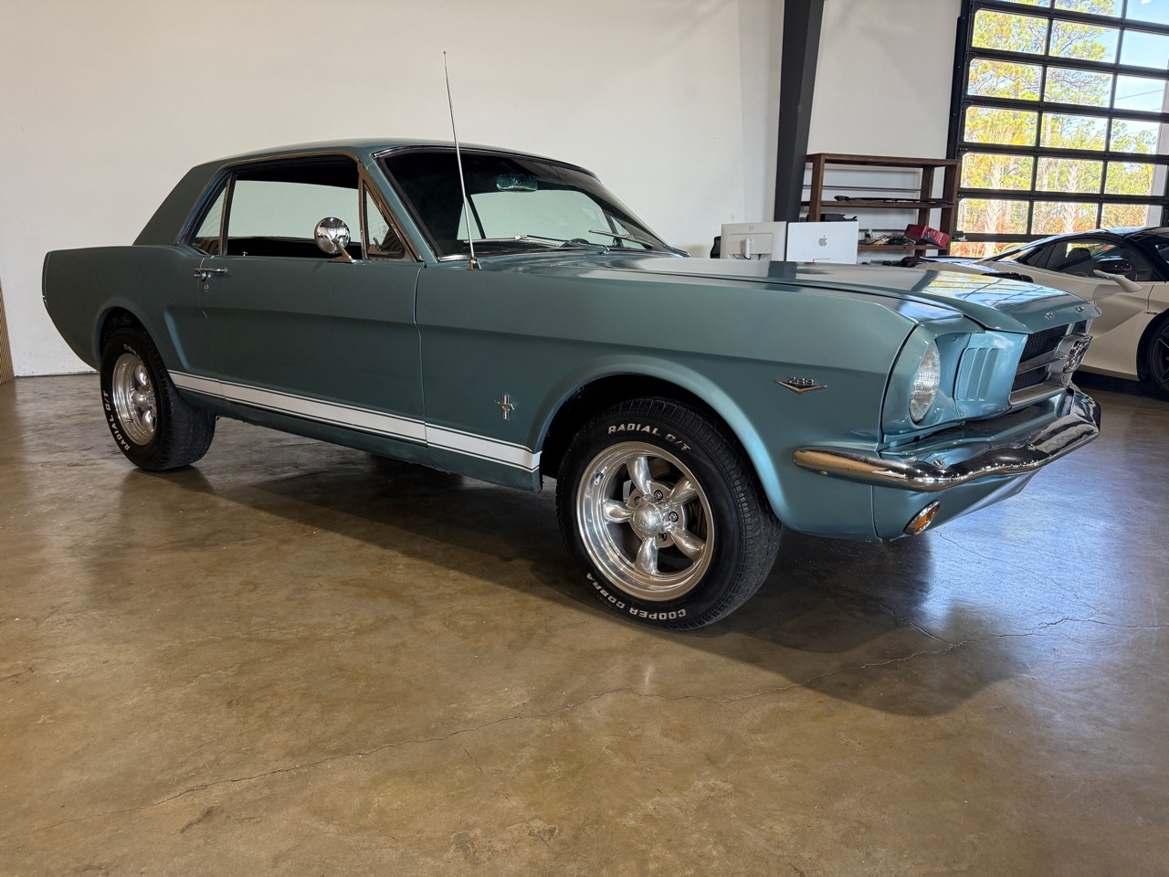 Ford-Mustang-1965-Classic-Car-4