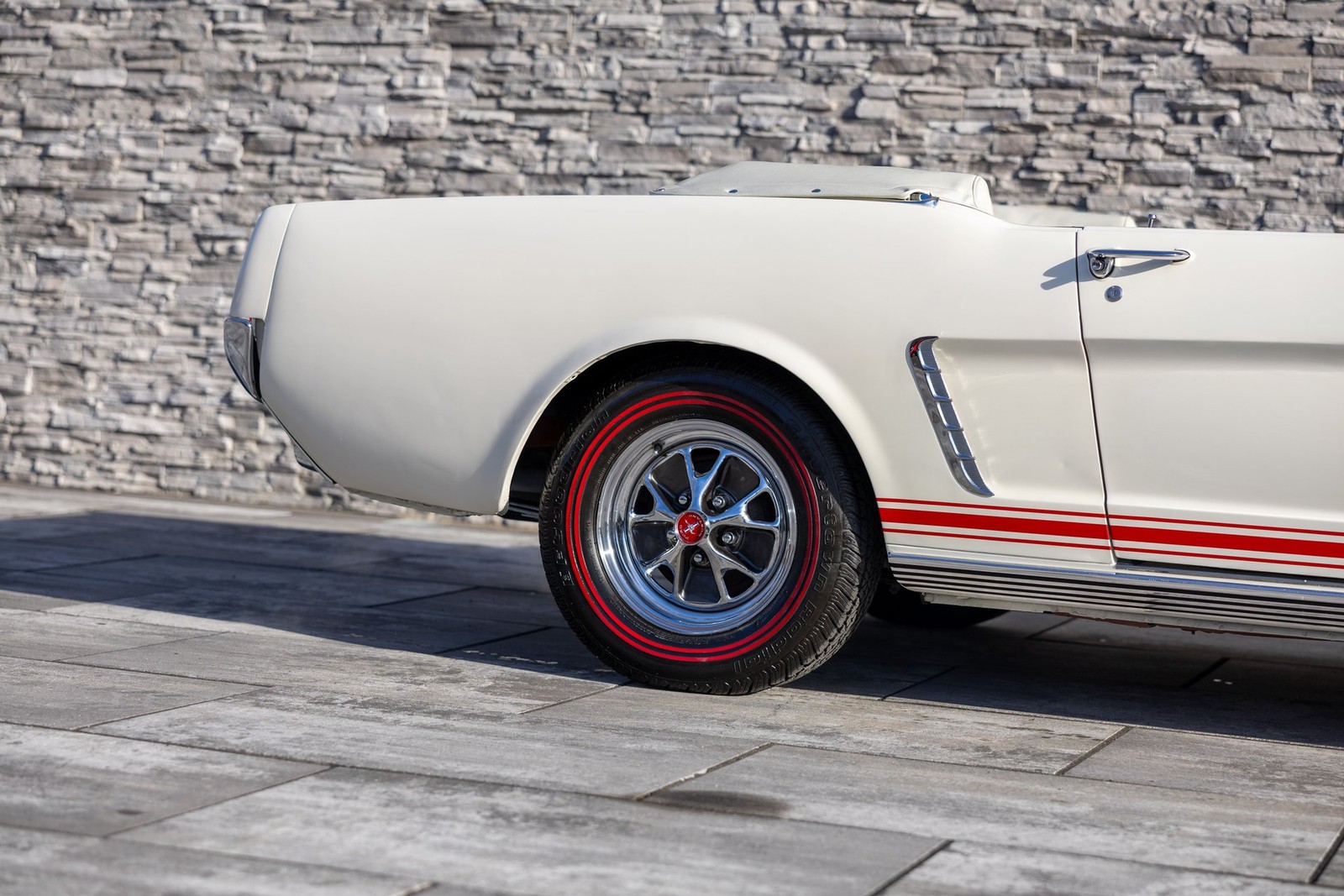 Ford-Mustang-1965-Convertible-11