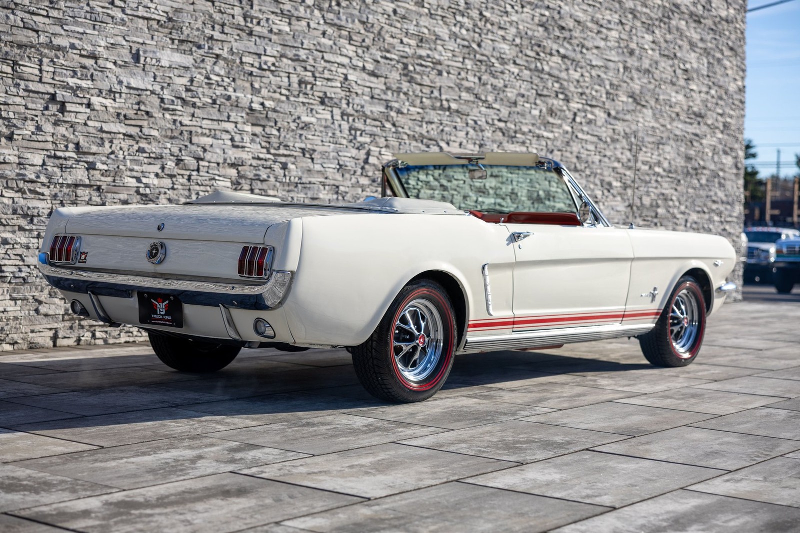 Ford-Mustang-1965-Convertible-13