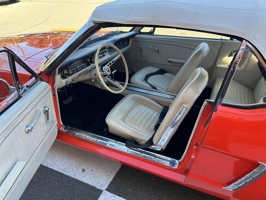 Ford-Mustang-1965-Convertible-18