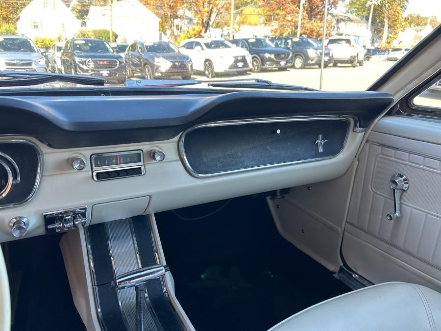 Ford-Mustang-1965-Convertible-21