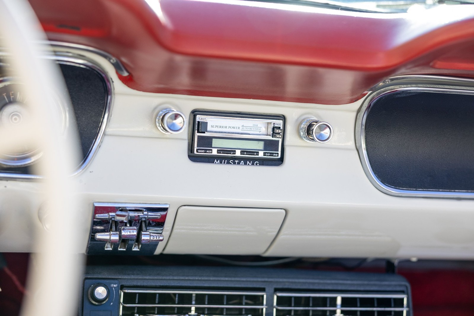 Ford-Mustang-1965-Convertible-32