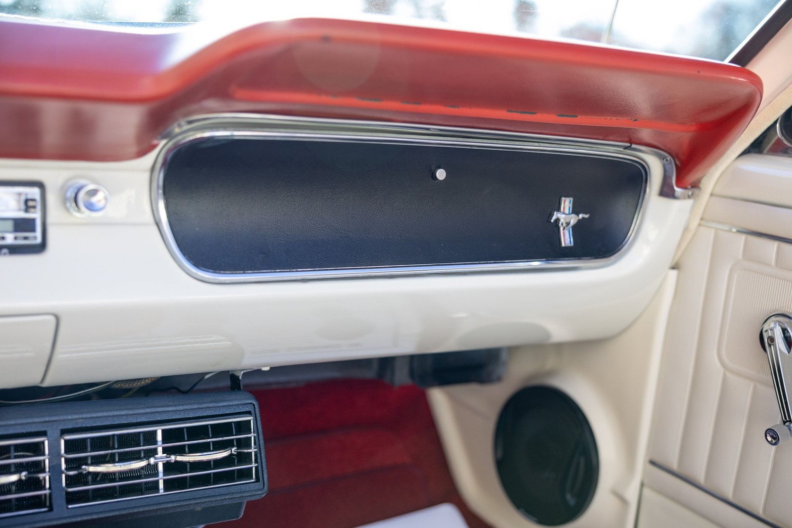 Ford-Mustang-1965-Convertible-34