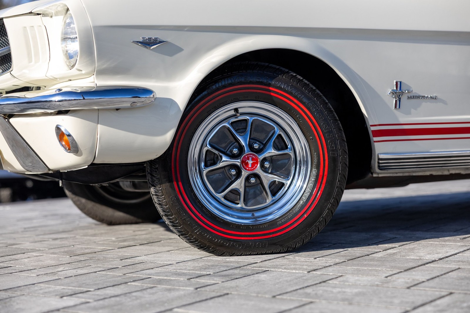 Ford-Mustang-1965-Convertible-4