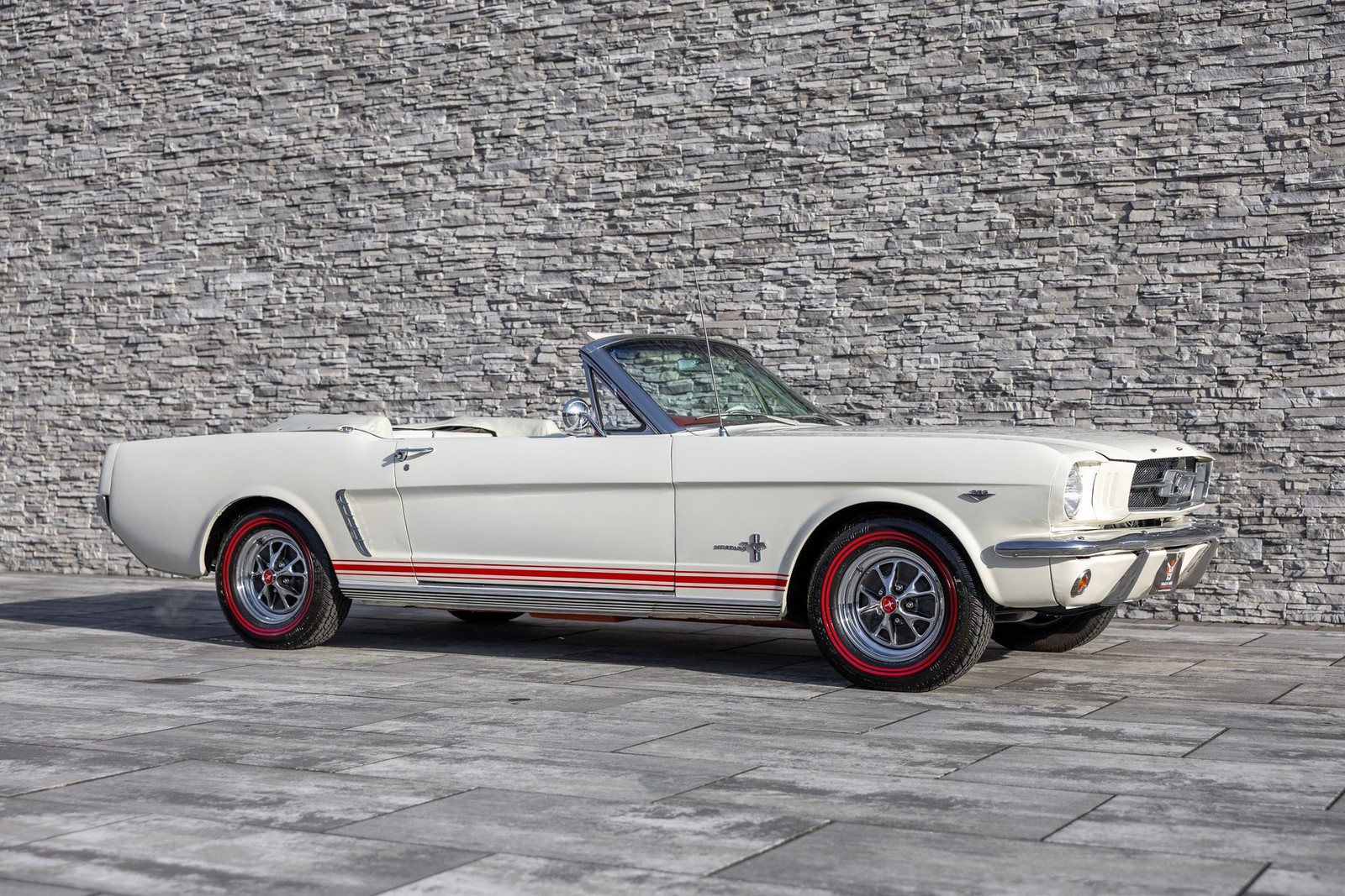 Ford-Mustang-1965-Convertible-8