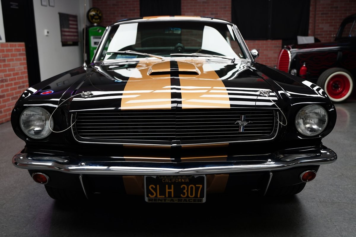 Ford-Mustang-1965-Coupe-17