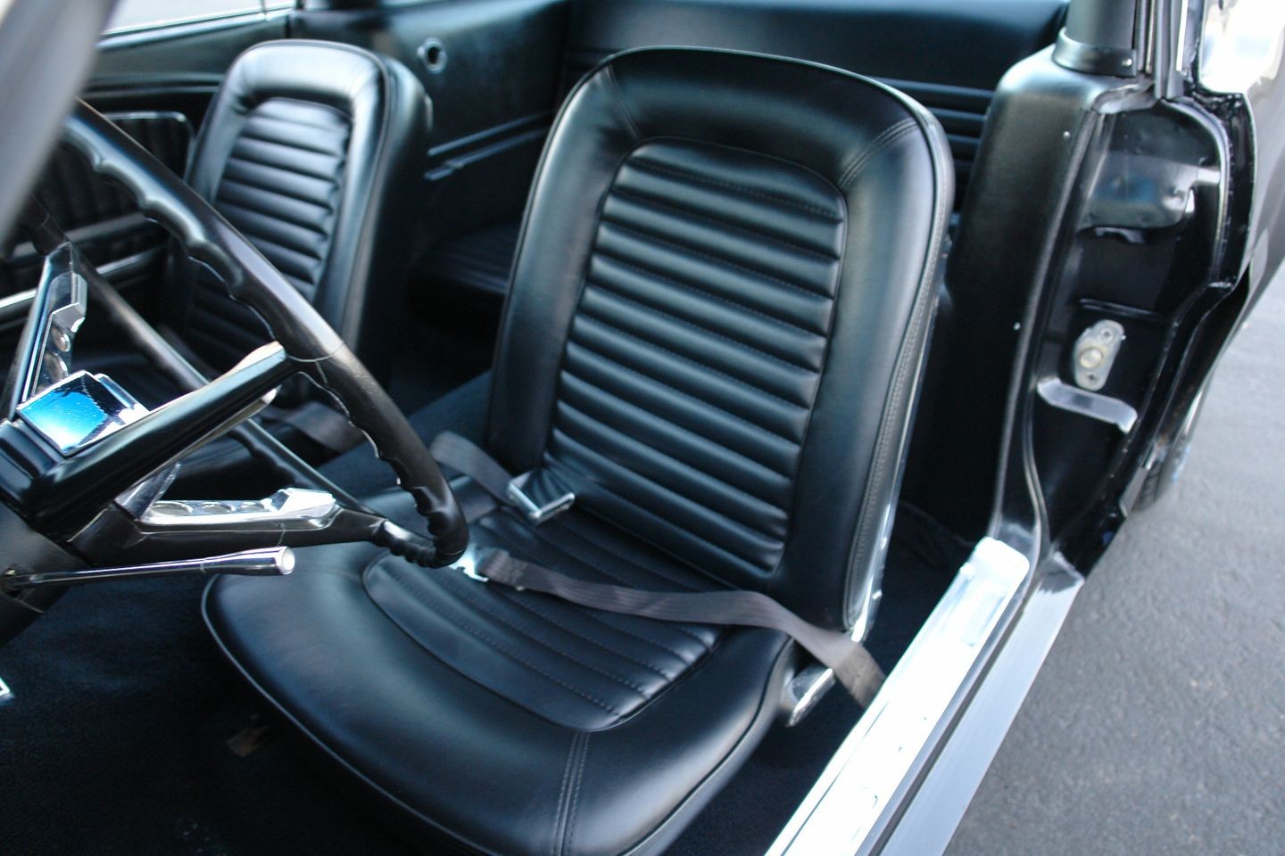 Ford-Mustang-1965-Coupe-32