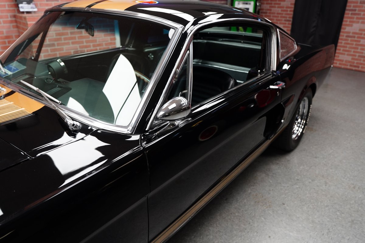 Ford-Mustang-1965-Coupe-39