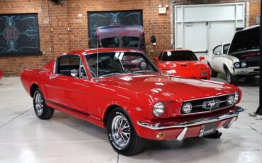 Ford-Mustang-1965-Rangoon-Red-Black-1