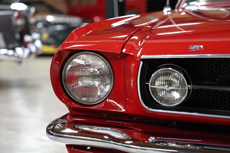 Ford-Mustang-1965-Rangoon-Red-Black-13