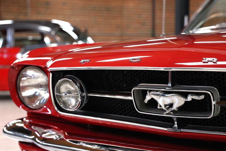 Ford-Mustang-1965-Rangoon-Red-Black-15