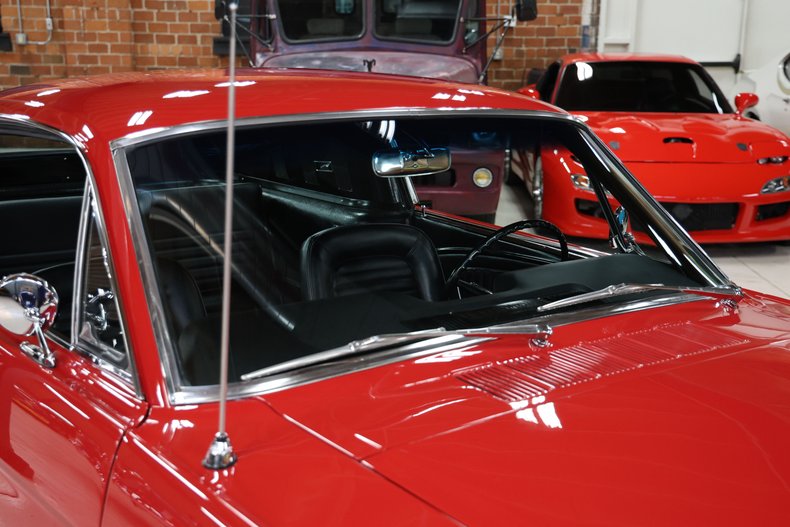 Ford-Mustang-1965-Rangoon-Red-Black-18